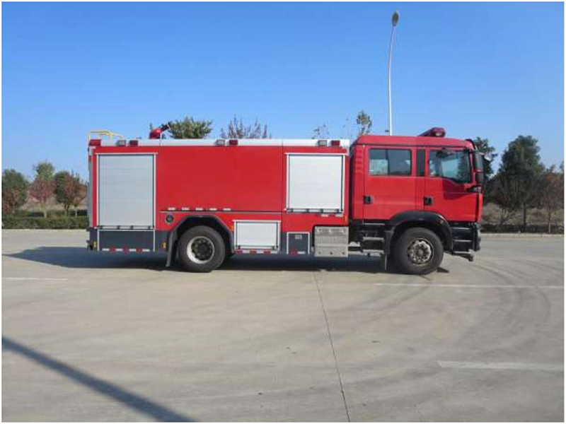 國(guó)六8噸汕德卡水罐消防車